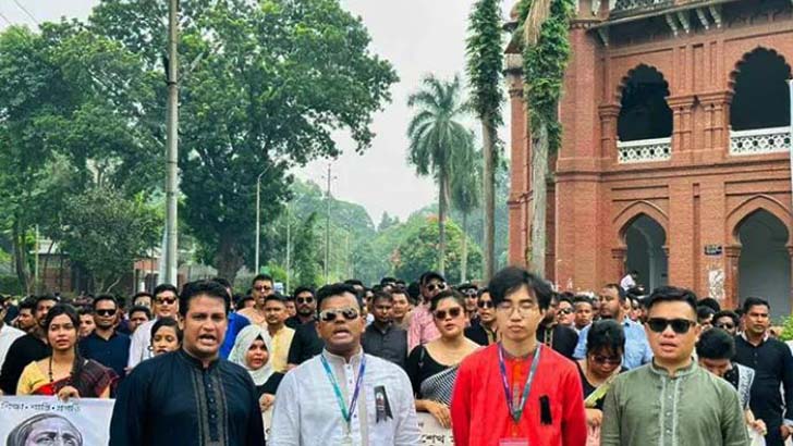 বৃষ্টি উপেক্ষা করে সোহরাওয়ার্দীতে ছাত্রলীগ নেতাকর্মীদের ঢল