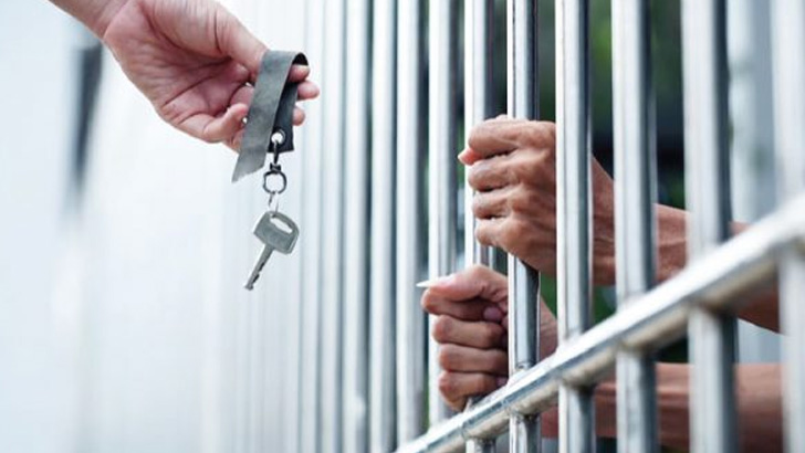 ‘আলোর পথ’ ঢাকা পড়ছে অন্ধকারে