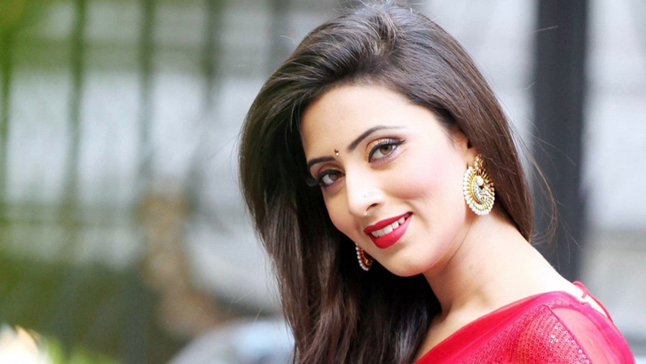 পান্নারূপে দেখা দিলেন মিম