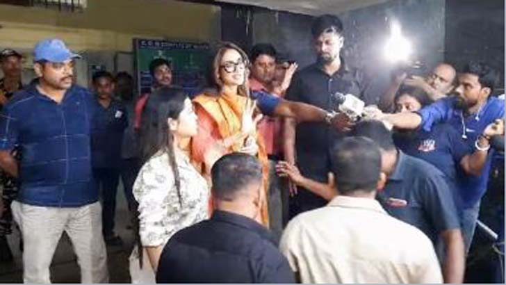 সাড়ে ৬ ঘণ্টা ইডি অফিসে নুসরাত, বেরিয়ে একবাক্যে জবাব দিয়ে সোজা গাড়িতে