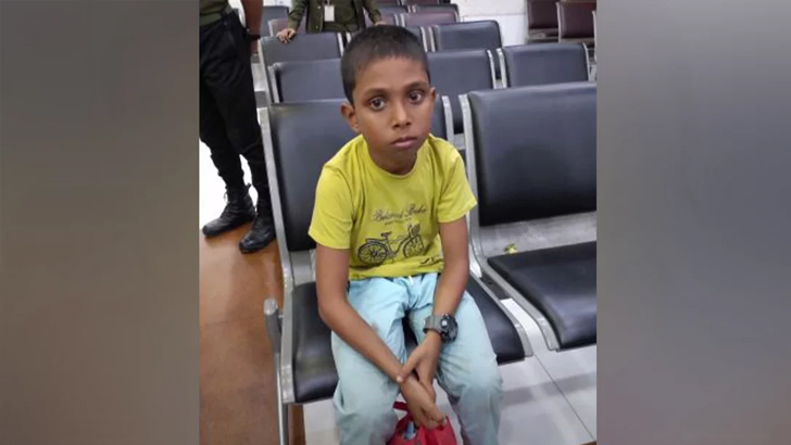 প্লেনে ওঠার চেষ্টা এবারই প্রথম নয় সেই শিশুর