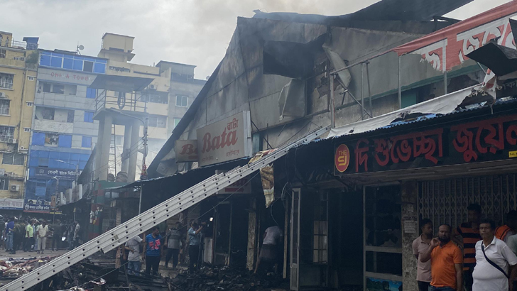 'কৃষি মার্কেটে আগুন লাগানো হয়েছে'