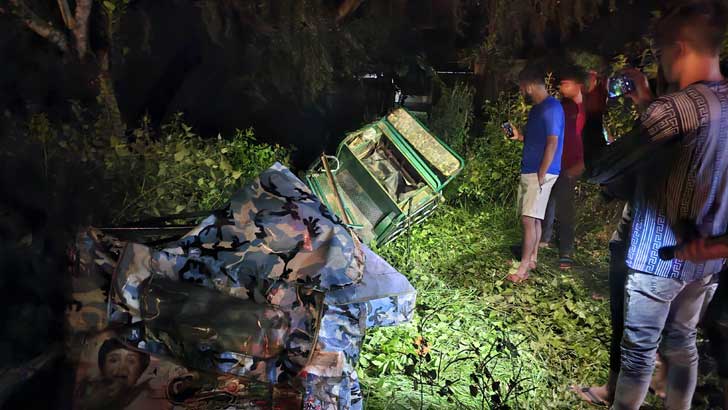 পূবাইলে অটো-কাভার্ডভ্যান মুখোমুখি সংঘর্ষ, নিহত ২ আহত ৪