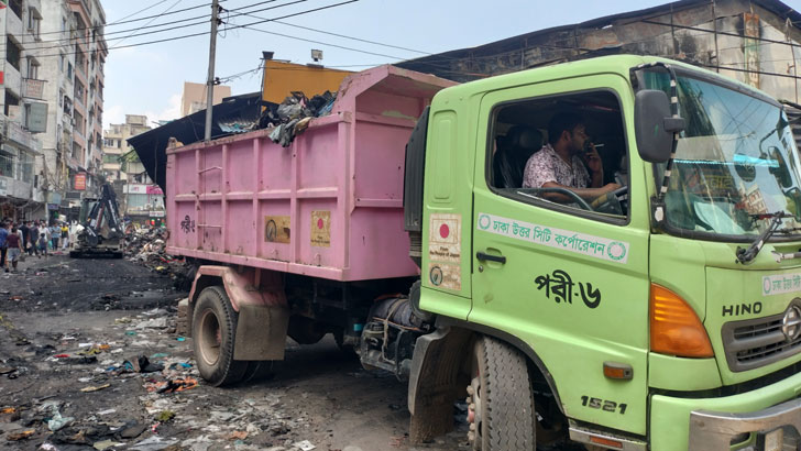 কৃষি মার্কেটে অগ্নিকাণ্ড: ধ্বংসস্তূপ পরিষ্কারে লাগবে আরও ৪-৫ দিন