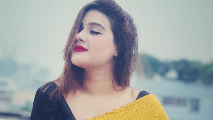এবার বিচারকের আসনে মাহী