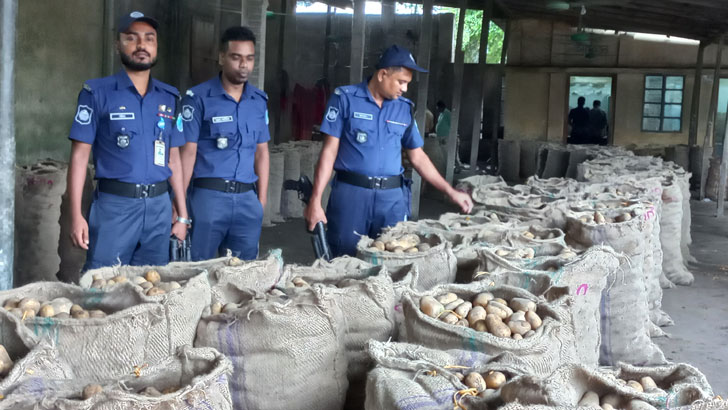 আলুর হিমাগারে অভিযান, সংকট সৃষ্টি না করার সতর্কতা