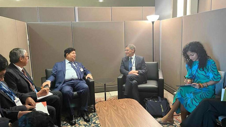 মতপ্রকাশের স্বাধীনতা ও গণতন্ত্র রক্ষায় গুরুত্বারোপ