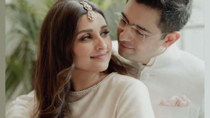 নৌকায় চড়ে পরিণীতিকে বিয়ে করতে আসবেন রাঘব
