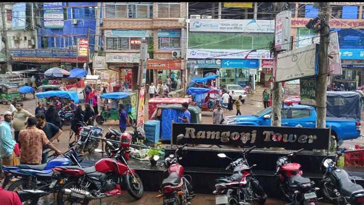 লক্ষ্মীপুরে মার্কেটের আন্ডারগ্রাউন্ডে নারীর লাশ