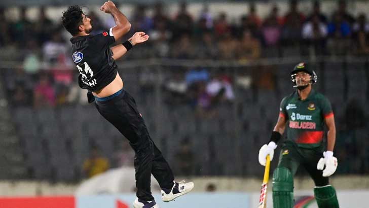 সৌধির পঞ্চম শিকার মেহেদি, বাংলাদেশ হারাল ১৩৪ রানে ৬ উইকেট