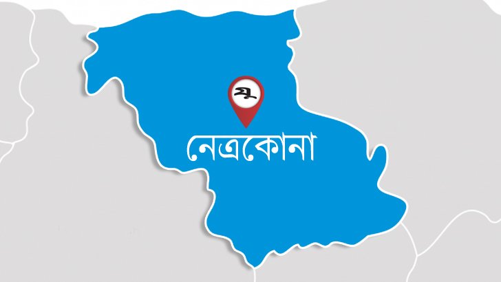 কেন্দুয়ায় ঋণের জন্য ঘর ভেঙে নিল সুদখোর