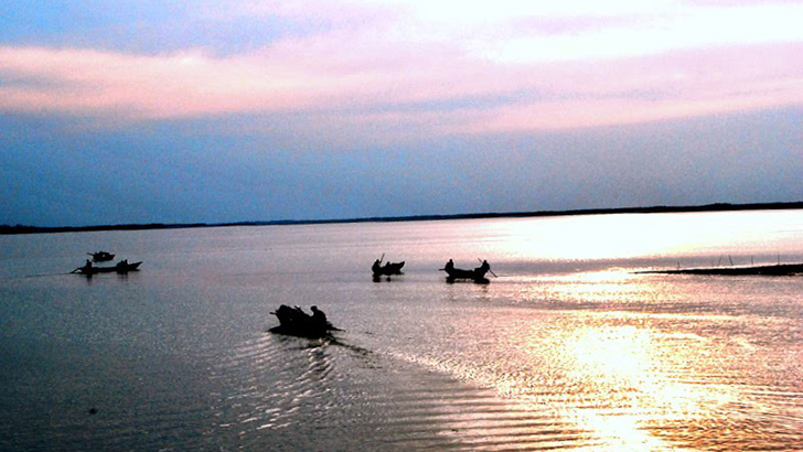 নদী মরলে দেশও মরবে