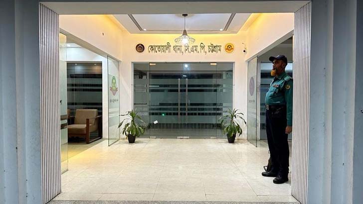 ‘ওরা ১১ জন’ পুলিশের হাতে ধরা