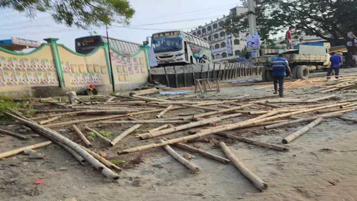 আমিনবাজারে বিএনপির মঞ্চ ভাঙচুর, সমাবেশ স্থগিত