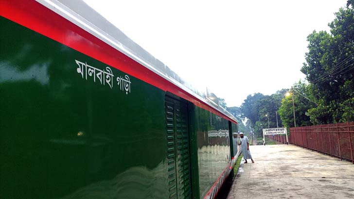 আন্তঃনগর ব্রহ্মপুত্র ট্রেনে যুক্ত হলো লাগেজ ভ্যান