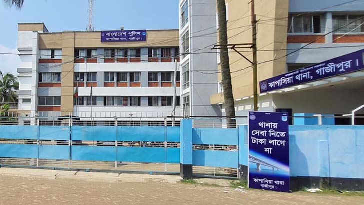 স্বামী বিদেশে, বাবার বাড়িতে গিয়ে স্ত্রীর কাণ্ড