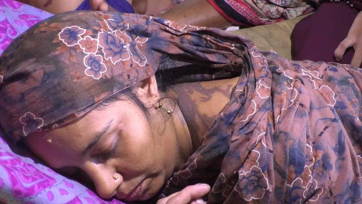 ঘুমন্ত গৃহবধূকে এসিড নিক্ষেপের অভিযোগ