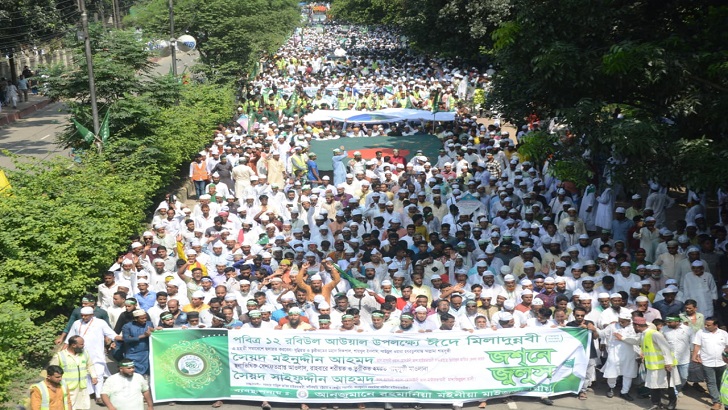 ঈদে মিলাদুন্নবী (সা.) উপলক্ষ্যে রাজধানীতে বর্ণাঢ্য শোভাযাত্রা