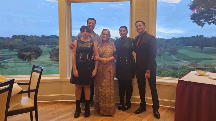 মায়ের জন্মদিন উদযাপন করলেন জয়