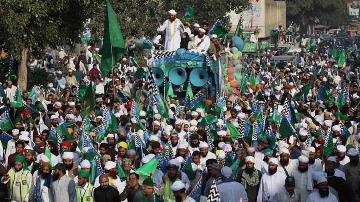 পাকিস্তানে ঈদে মিলাদুন্নবীর মিছিলে ভয়াবহ বোমা হামলায় নিহত ৫২