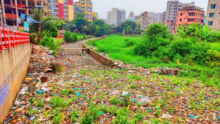 অস্তিত্ব সংকটে মান্ডার খাল