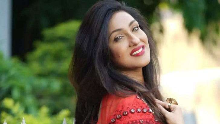 ‘স্পর্শ’ মুক্তির অপেক্ষায় ঋতুপর্ণা