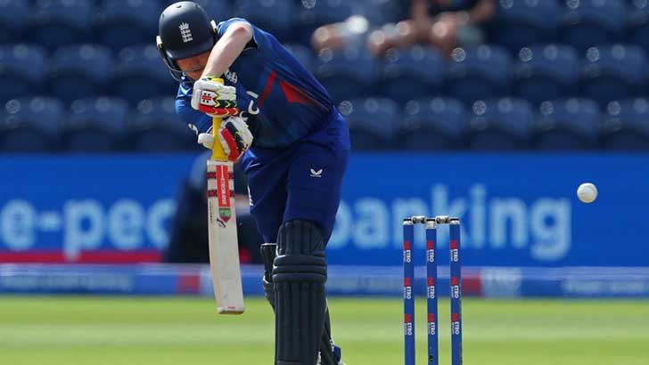 তৃতীয় ব্যাটসম্যান হিসেবে হ্যারিকে হারাল ইংল্যান্ড