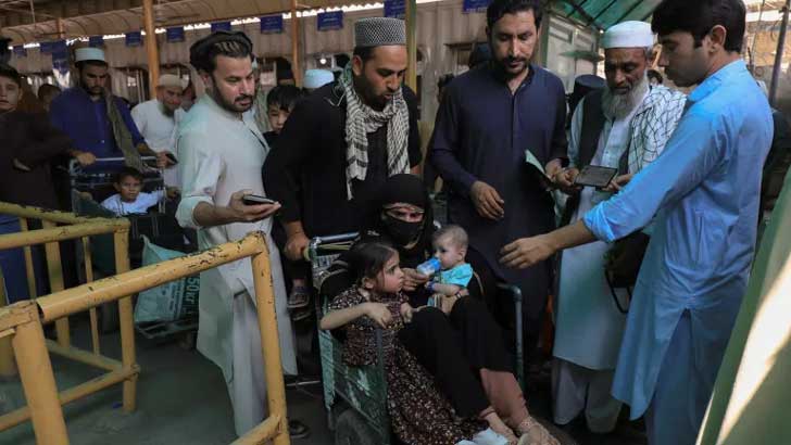 ১৭ লাখ আফগান শরণার্থীকে পাকিস্তান ছাড়ার নির্দেশ