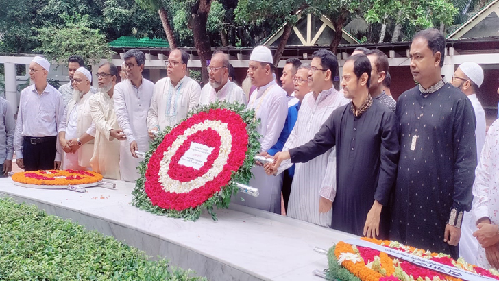 টুঙ্গিপাড়ায় বঙ্গবন্ধুর সমাধিতে তিতাসের ব্যবস্থাপনা পরিচালকের শ্রদ্ধা নিবেদন