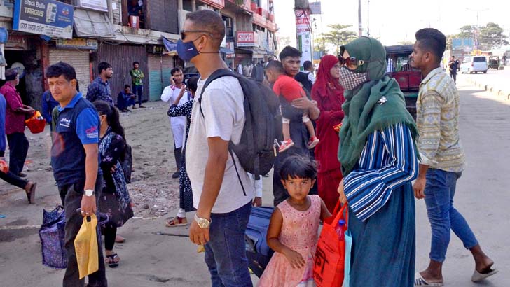 ১৪ দফা দাবিতে ১০ ঘণ্টার বাস ধর্মঘটে চরম ভোগান্তি