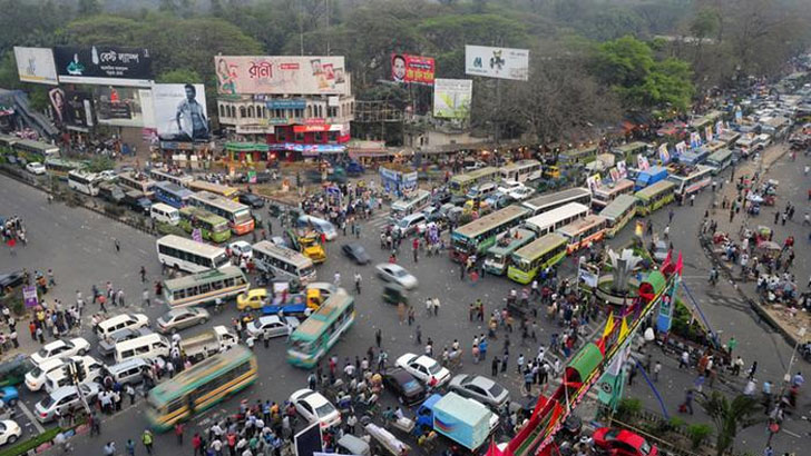 নানা উদ্যোগেও সড়কে শৃঙ্খলা ফেরেনি