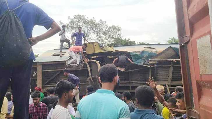 দুই ট্রেনের সংঘর্ষের কারণ জানাল রেলওয়ে