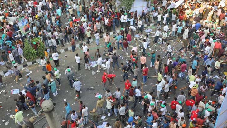 আ.লীগের সমাবেশে মারামারি, লাঠি-ছোড়াছুড়ি ছাত্রলীগের