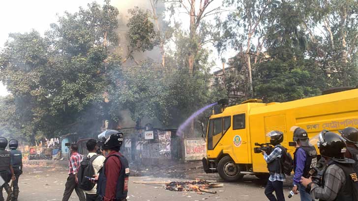 খবর সংগ্রহ করতে গিয়ে ১৫ সংবাদকর্মী আহত