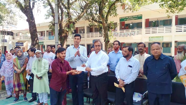 স্মার্ট বাংলাদেশ গঠনে যুবকদের এগিয়ে আসতে হবে: প্রতিমন্ত্রী খালিদ