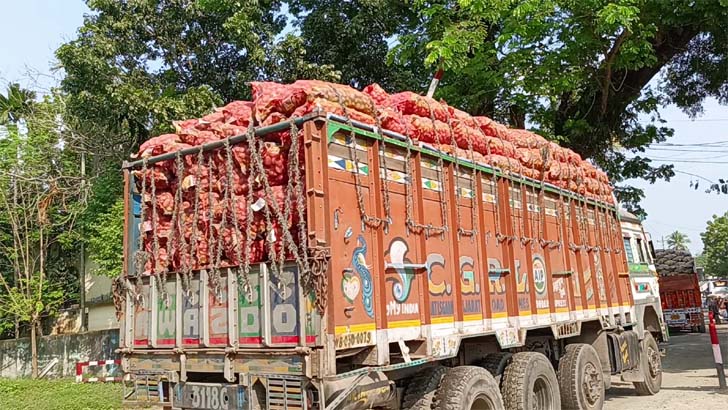 দেশে ঢুকেছে ভারতের ১৮৪ টন আলু, বন্দরে কেজি ৩৩ টাকা, ঢাকায় ৬৫