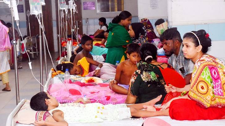 ডেঙ্গুতে প্রাণ গেল আরও ১৩ জনের, হাসপাতালে ১৬৩৮