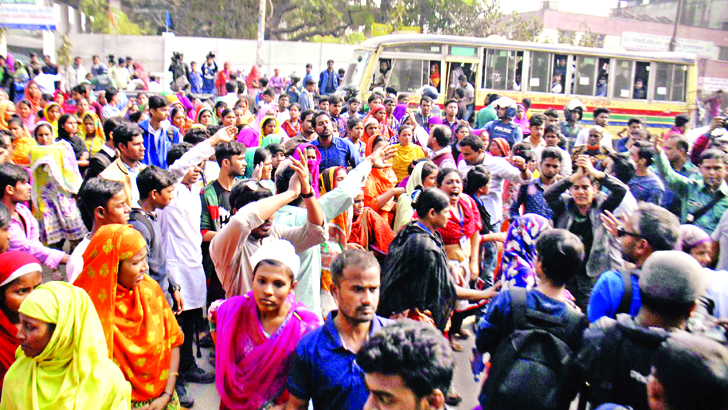 পোশাক খাতে শ্রমিক অসন্তোষ, হামলা ও ভাঙচুর সমাধান নয়