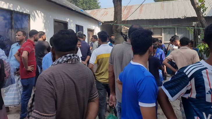 ভাড়া বাসায় ব্যবসায়ীকে কুপিয়ে হত্যা, তালা ভেঙে লাশ উদ্ধার