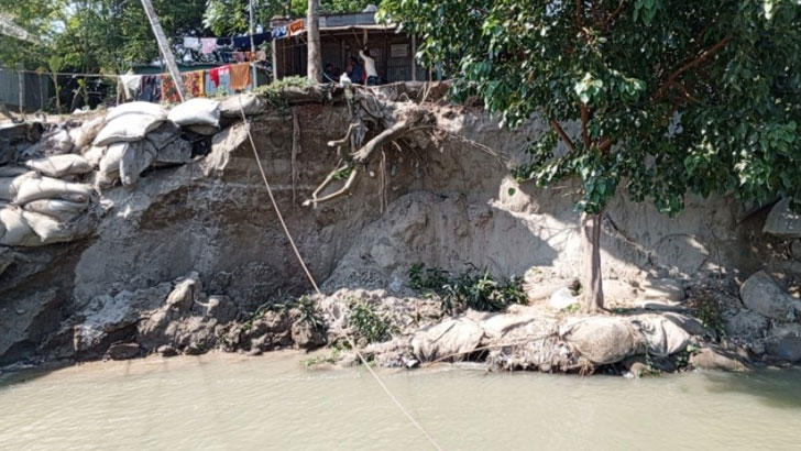 দৌলতদিয়া ফেরিঘাটে অসময়ে ভাঙন