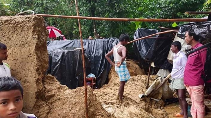 টেকনাফে দেওয়াল ধসে এক পরিবারের ৪ জন নিহত