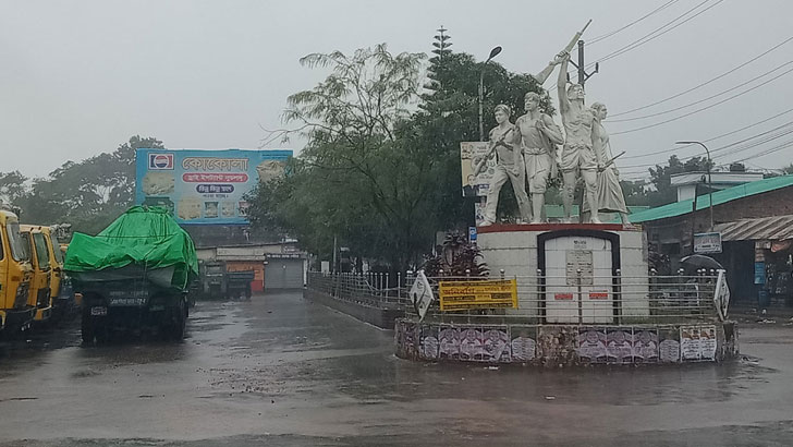 বরগুনায় ঘূর্ণিঝড় মিধিলির প্রভাবে ভারি বর্ষণ