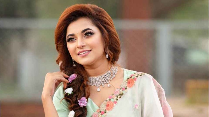 বিয়ে নিয়ে যা বললেন সংগীতশিল্পী লিজা