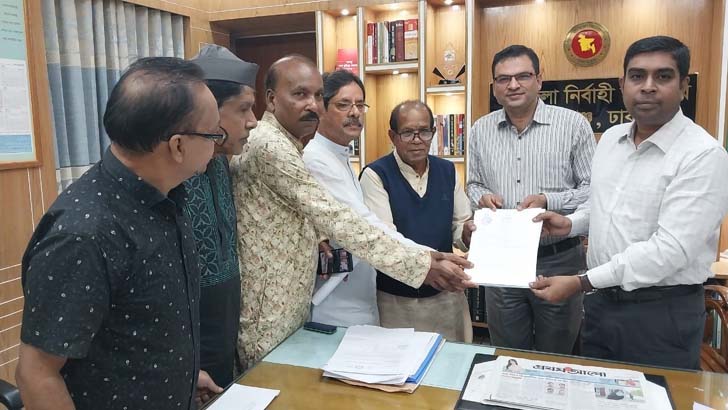 ঢাকা-১ আসনে মনোনয়নপত্র সংগ্রহ করলেন বীর মুক্তিযোদ্ধা করম আলী