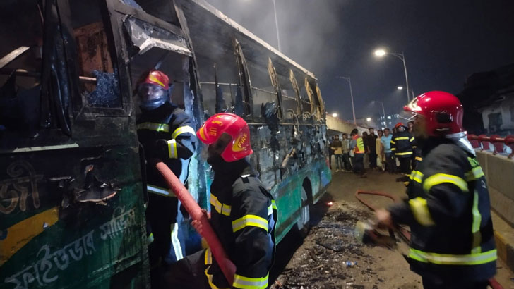 ২৪ দিনে গড়ে প্রতিদিন পুড়েছে সাত গাড়ি
