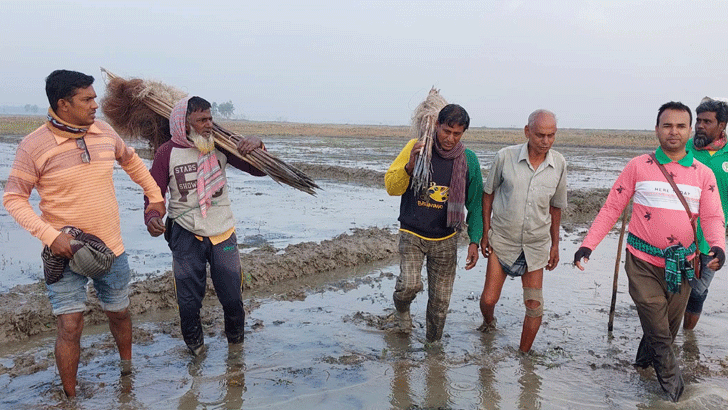 চলনবিলে ফাঁদ পেতে পাখি শিকার, ছয়জনের অর্থদণ্ড ১৫ পাখি অবমুক্ত