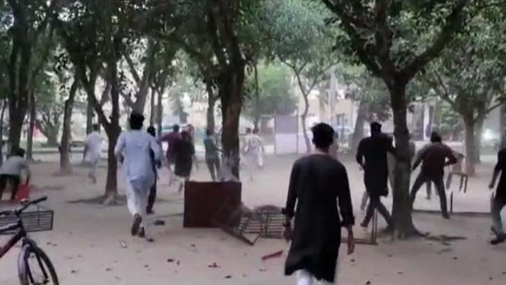 রাবি ছাত্রলীগের দুপক্ষের মারামারি, অস্ত্র প্রদর্শন