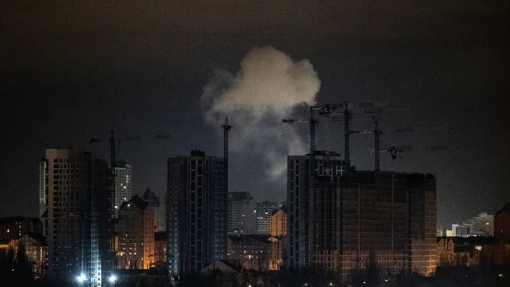 ইউক্রেনে এ যাবৎকালের সবচেয়ে বড় ড্রোন হামলা চালাল রাশিয়া