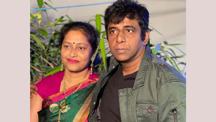 নড়াইল-১ আসনে প্রার্থী এমপি মুক্তি ও তার স্ত্রী