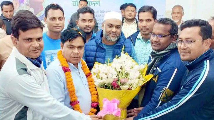 আ. লীগ প্রার্থীকে শুভেচ্ছা, এসআই প্রত্যাহার